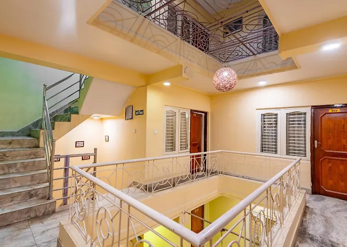 Oyo 827 Taj And Restaurant Hotel