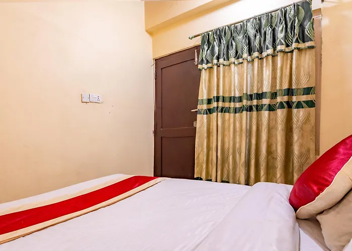 Oyo 827 Taj And Restaurant Hotel