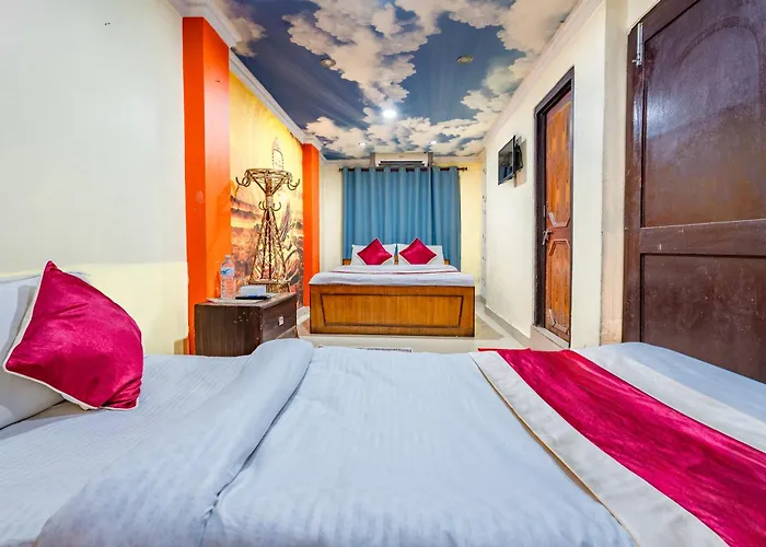 Hotel Oyo 827 Taj And Restaurant 3*